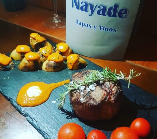 Nayade, Tapas y Vinos